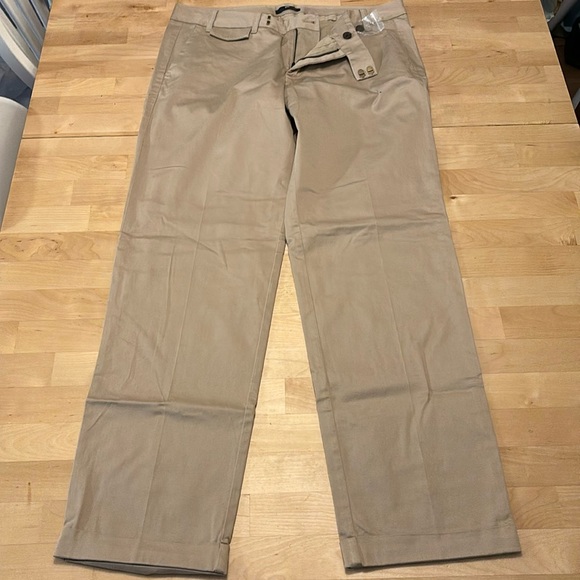GAP Pants - NWOT Gap khaki straight leg, stretchy,cuffed pants, size 8 x long inseam 29”